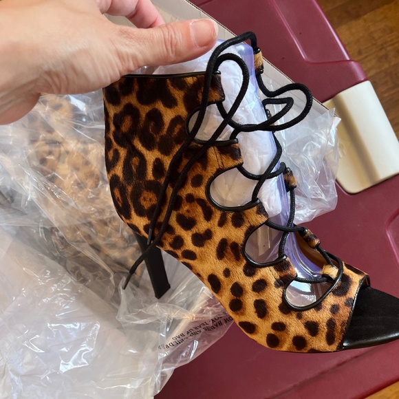 Cheetah print lace up women’s heels. - Picture 6 of 6